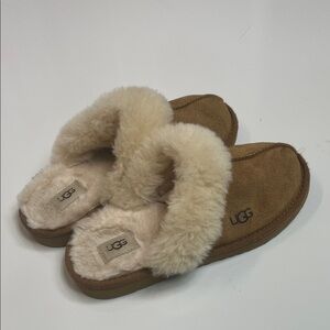 Ugg Slippers Kids Scuffette Chestnut Size 4